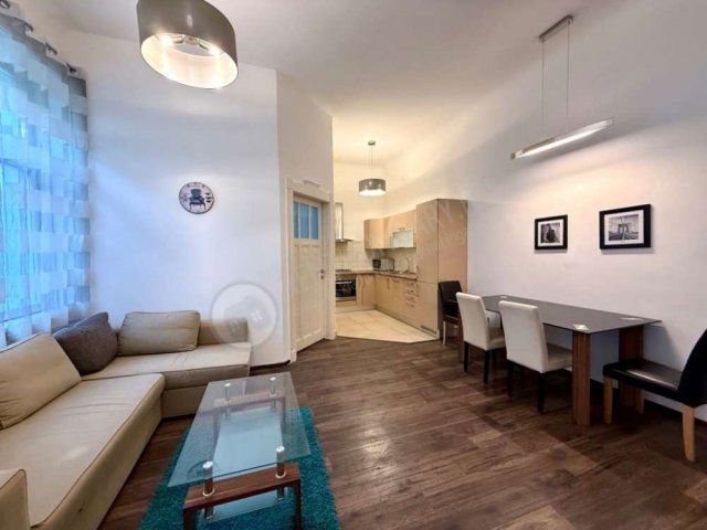 Eladó téglalakás, Budapesten, V. kerületben, Akadémia utcában