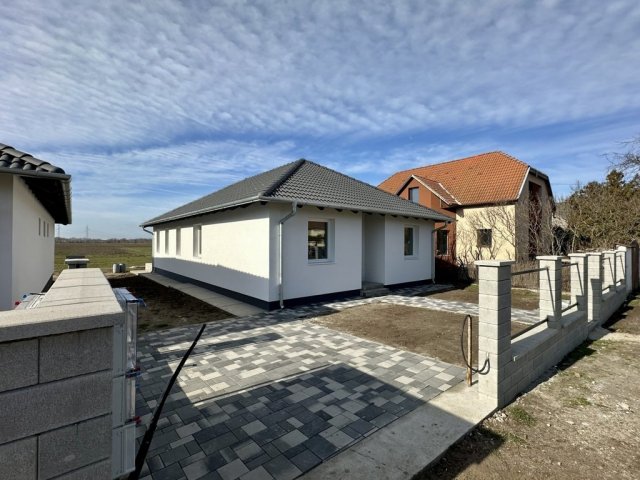 Eladó családi ház, Dunavarsányban 124.99 M Ft, 5 szobás