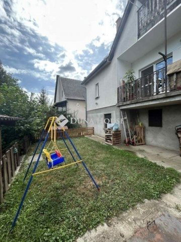 Eladó családi ház, Mendén 76.9 M Ft, 6 szobás