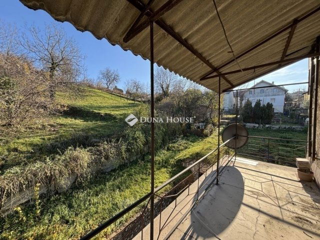 Eladó családi ház, Lábatlanon 28.5 M Ft, 5 szobás