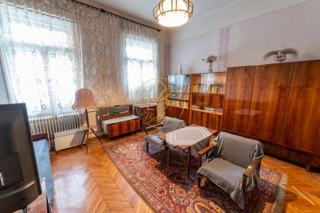 Eladó családi ház, Pécsett 69.8 M Ft, 2 szobás