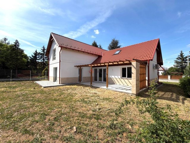 Eladó családi ház, Nagykovácsiban 239 M Ft, 5 szobás