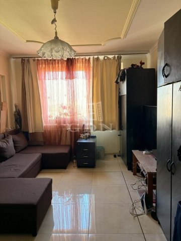 Eladó panellakás, Szegeden 48.9 M Ft, 1+2 szobás