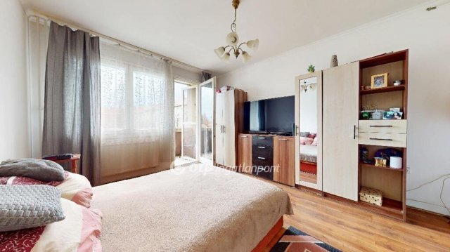 Eladó téglalakás, Nyírbátorban 37.5 M Ft, 1+2 szobás