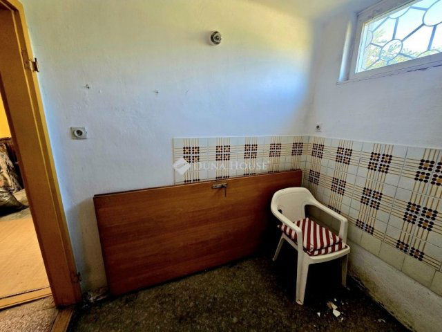 Eladó családi ház, Pécsett 88.9 M Ft, 3 szobás