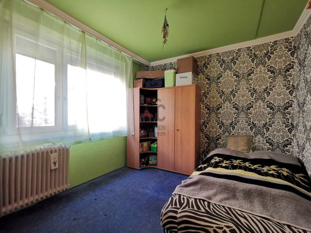 Eladó panellakás, Székesfehérvárott 59.9 M Ft, 3 szobás