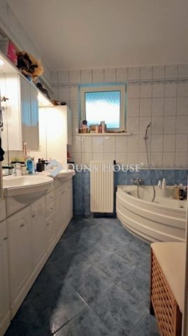 Eladó családi ház, Kecskeméten 127 M Ft, 4 szobás