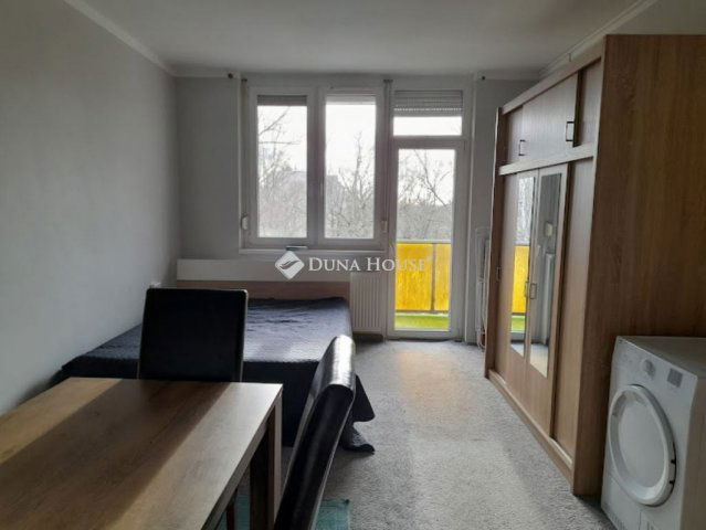 Eladó téglalakás, Békéscsabán, Fövenyes utcában 29.9 M Ft