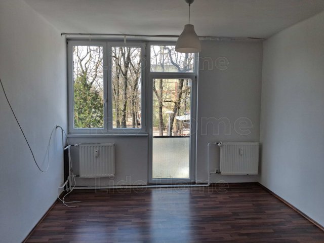 Eladó téglalakás, Várpalotán 36.9 M Ft, 3 szobás