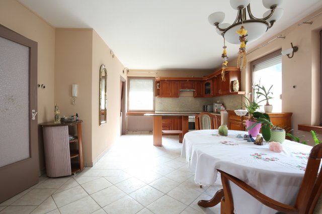 Eladó családi ház, Szentendrén 124.5 M Ft, 5 szobás