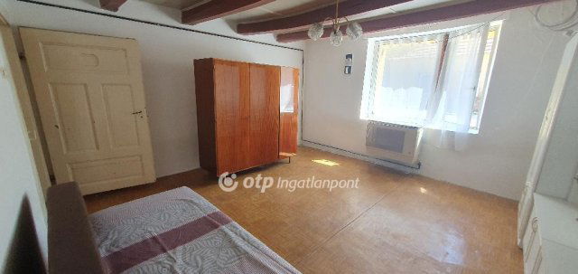 Eladó családi ház, Ajkán 14.9 M Ft, 1 szobás