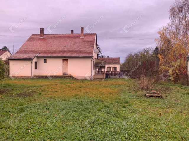 Eladó családi ház, Csehiben 23 M Ft, 4 szobás
