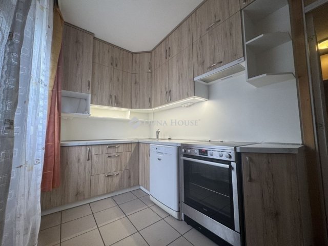 Eladó panellakás, Pécsett 53.9 M Ft, 3 szobás