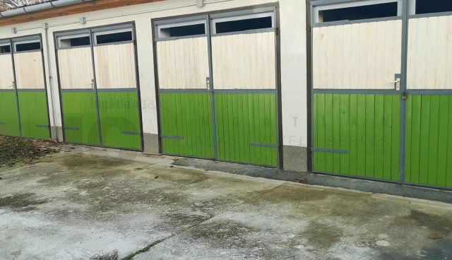 Kiadó garázs, Szegeden, Faragó utcában 25 E Ft / hó