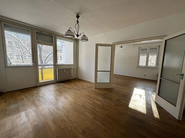 Eladó panellakás, Budapesten, IV. kerületben, Aradi utcában
