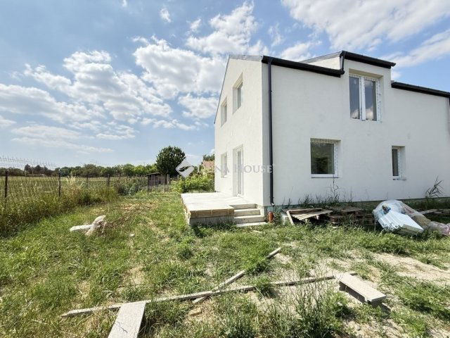 Eladó ikerház, Szigetszentmártonban 84.9 M Ft, 5 szobás