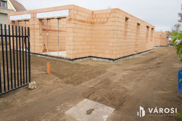 Eladó ikerház, Budapesten, XVIII. kerületben 129.5 M Ft, 4 szobás