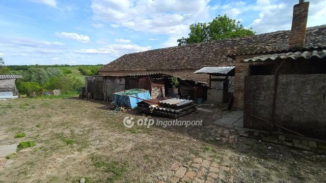Eladó családi ház, Zókon 18 M Ft, 2 szobás