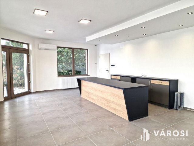 Eladó családi ház, Békéscsabán 175 M Ft, 7 szobás