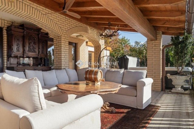 Eladó családi ház, Szentendrén 549.9 M Ft, 6 szobás