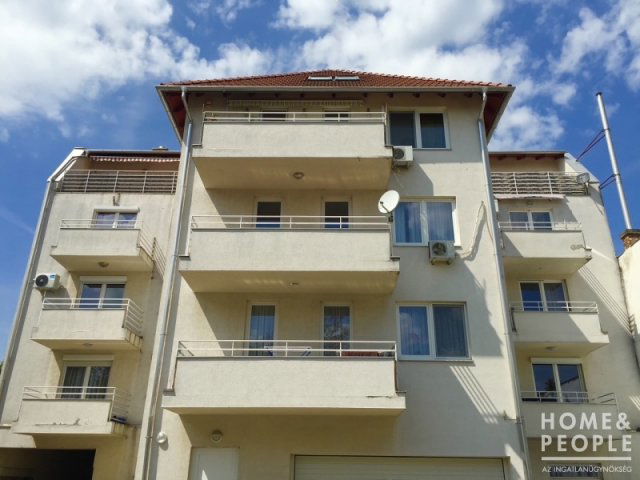 Eladó téglalakás, Szegeden 77 M Ft, 3 szobás