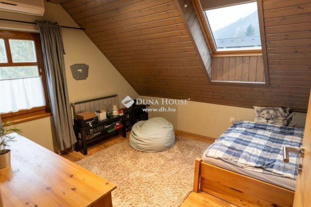 Eladó családi ház, Dunabogdányban 139.9 M Ft, 4 szobás