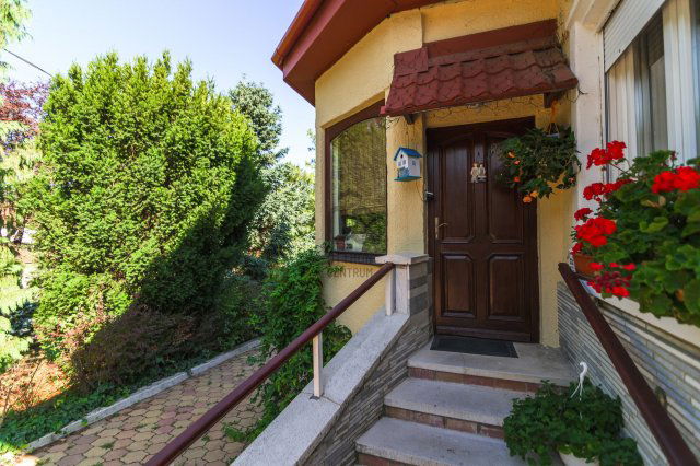 Eladó családi ház, Budaörsön 210 M Ft, 6 szobás