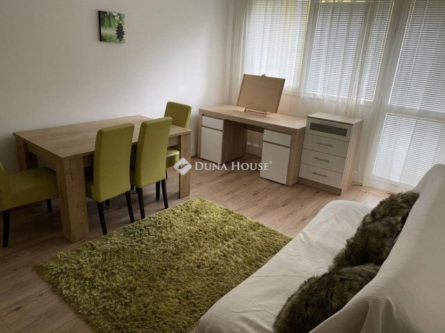 Kiadó panellakás, albérlet, Pécsett 230 E Ft / hó, 2 szobás