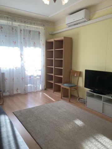 Kiadó panellakás, albérlet, Debrecenben 230 E Ft / hó, 3 szobás