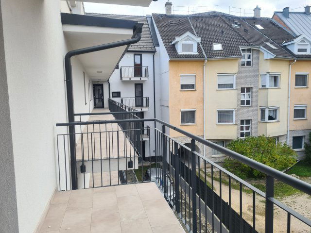 Kiadó téglalakás, albérlet, Győrött 300 E Ft / hó, 3 szobás