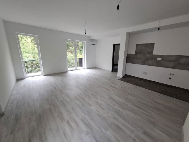 Eladó téglalakás, Mendén 89.9 M Ft, 4 szobás