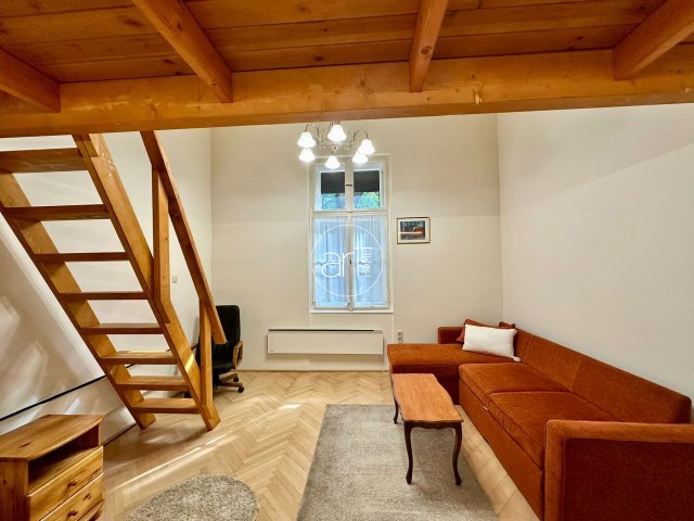 Kiadó téglalakás, albérlet, Szegeden, Hajnóczy utcában