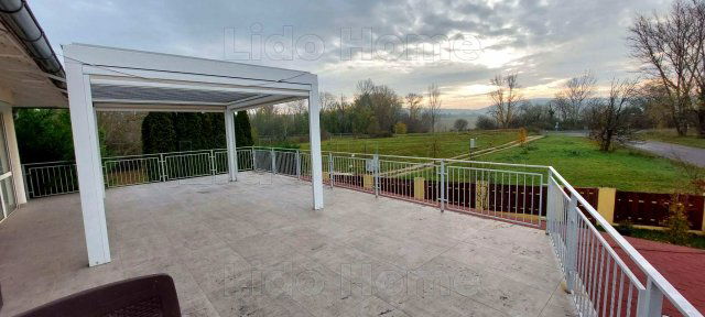 Eladó nyaraló, Balatonszárszón 109 M Ft, 2 szobás