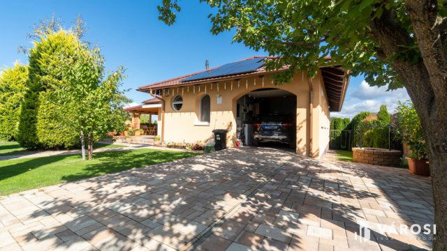 Eladó családi ház, Siófokon 219.9 M Ft, 4+1 szobás