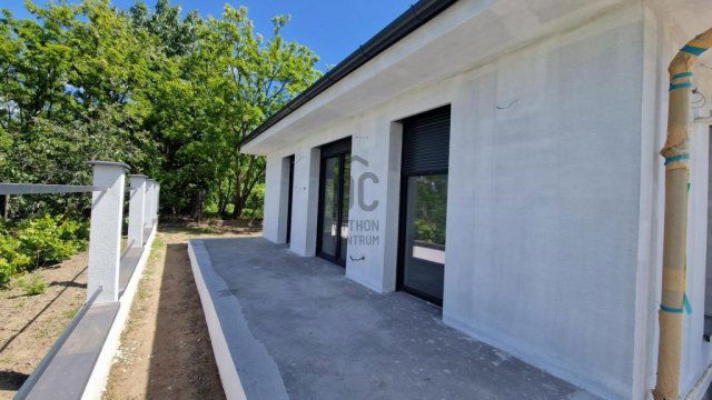 Eladó családi ház, Alsónémediben 144.9 M Ft, 5 szobás