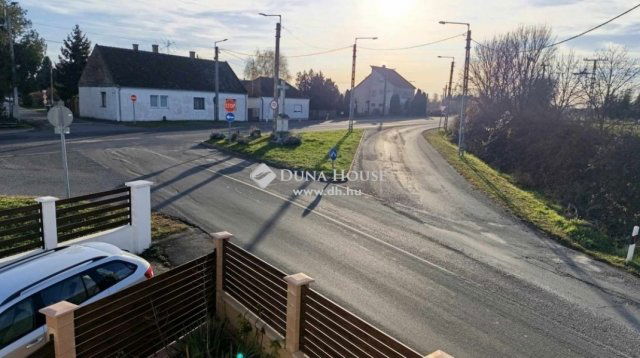 Eladó családi ház, Mohácson 46.5 M Ft, 4 szobás