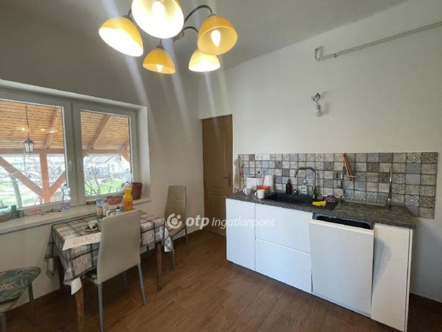 Eladó nyaraló, Jászkarajenőn 79.8 M Ft, 3 szobás