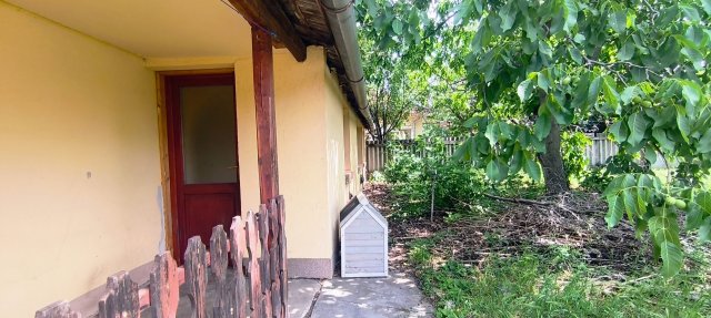 Eladó családi ház, Békésen 16.5 M Ft, 2 szobás