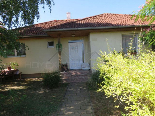 Eladó családi ház, Győrújbaráton 112.9 M Ft, 4 szobás