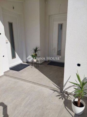 Eladó téglalakás, Baján 34.9 M Ft, 2 szobás