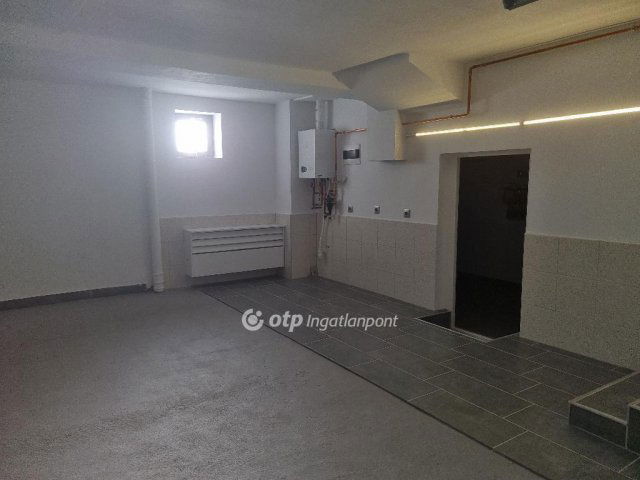 Eladó családi ház, Pápán 119 M Ft, 3+1 szobás