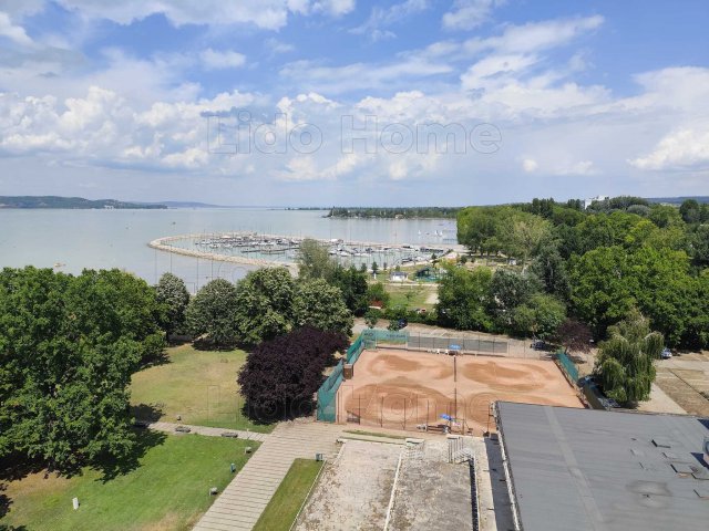 Eladó nyaraló, Balatonföldváron 38.9 M Ft, 1 szobás