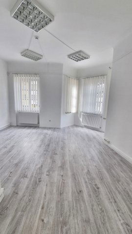 Eladó üzlethelyiség, Nyíregyházán, Dózsa György utcában