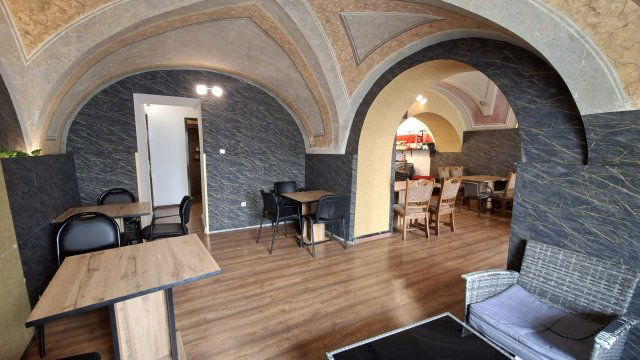 Kiadó üzlethelyiség, Pécsett, Király utcában 380 E Ft / hó