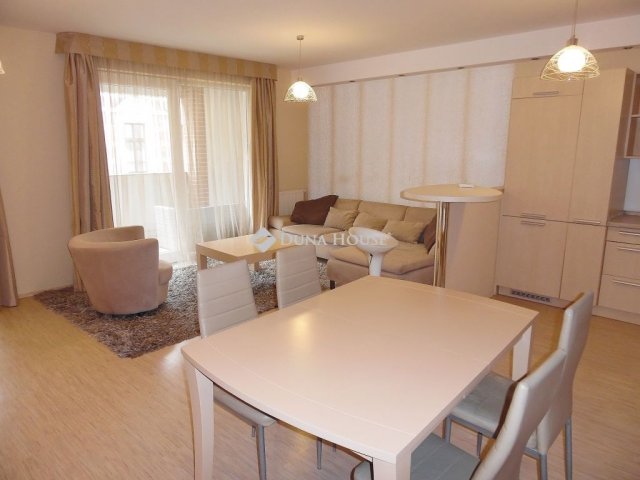 Kiadó téglalakás, albérlet, Debrecenben 220 E Ft / hó, 3 szobás