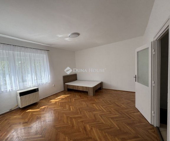 Eladó téglalakás, Veszprémben 71 M Ft, 2 szobás