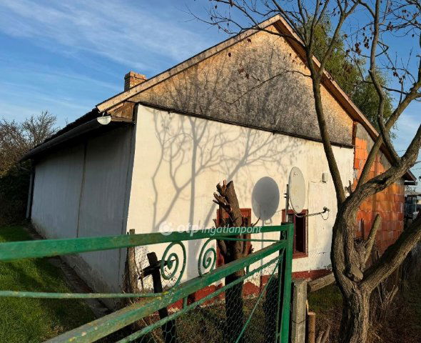 Eladó családi ház, Tiszaörsön 3.5 M Ft, 2 szobás