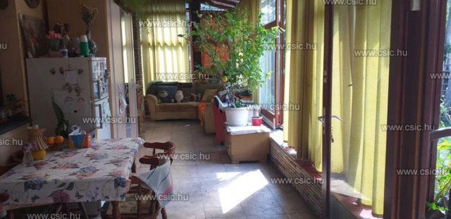 Eladó családi ház, Budapesten, III. kerületben 200 M Ft