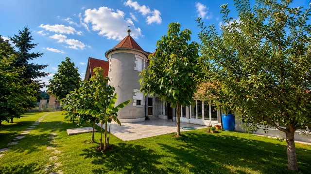 Eladó családi ház, Mezőtúron 62.9 M Ft, 8 szobás