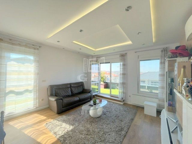 Eladó téglalakás, Zalaegerszegen 99.99 M Ft, 4 szobás